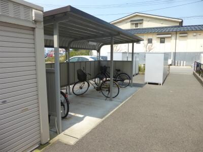 物件外観写真2　(駐輪場)