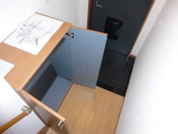 玄関周り(他のお部屋の写真です。)