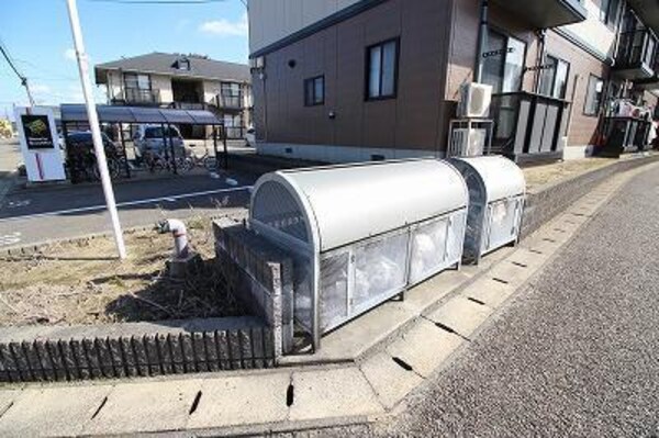 外観(敷地内に専用ゴミ捨て場ございます)