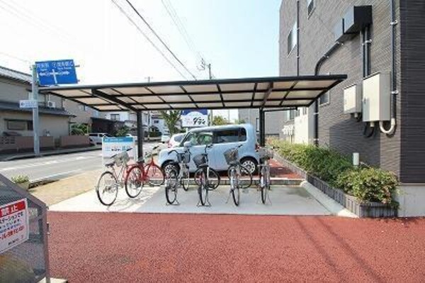 建物設備(屋根付き駐輪場ございます)