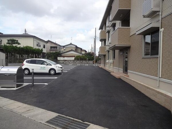 駐車場・駐輪場(縦列区画あり。)