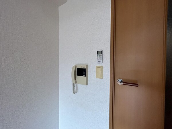 セキュリティ(同間取り・別部屋の写真です。)