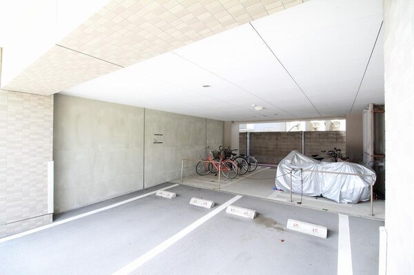 駐車場・駐輪場