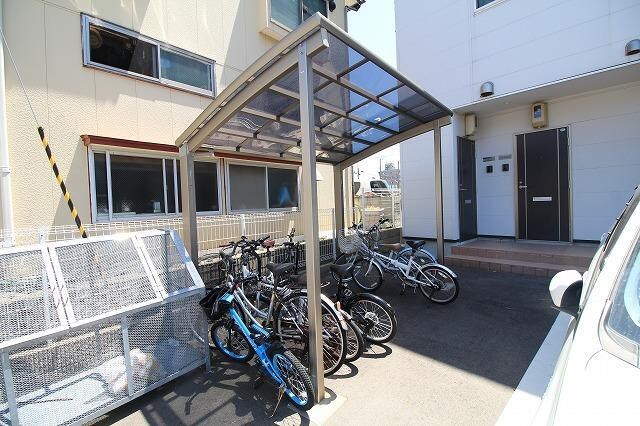 物件外観写真2　(前面道路)