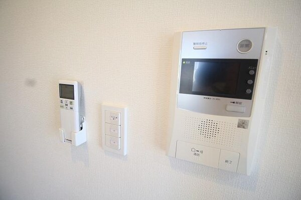 セキュリティ(同間取り・別部屋の写真です。)