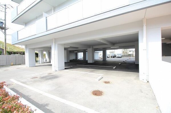 駐車場・駐輪場