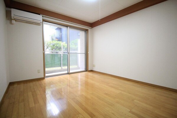 居室(同間取り・別部屋の写真です。)