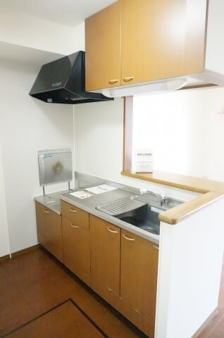 物件内観写真3　(同型別室の写真)