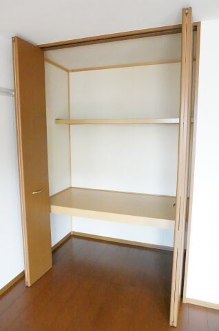 物件内観写真9　(同型別室の写真)