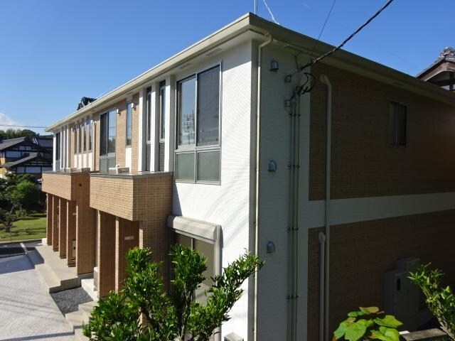 物件外観写真2　(同型タイプ)