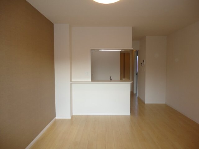 物件内観写真9　(リビング（照明付き）)