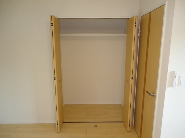 物件内観写真10　(収納（リビング）)