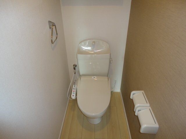 物件内観写真14　(シャワー付トイレ)