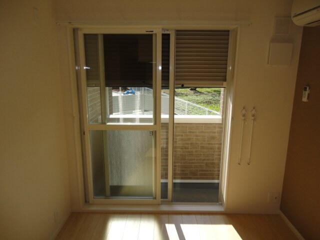 物件内観写真27　(シャッター付き)