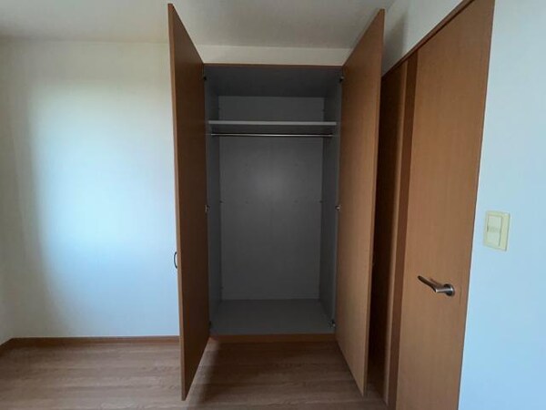 収納(北洋室クローゼット)