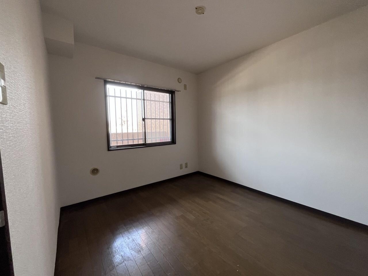 物件内観写真6　(5帖洋室)