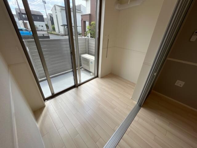 物件内観写真11　(玄関)