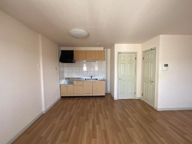 物件内観写真4　(リビング)