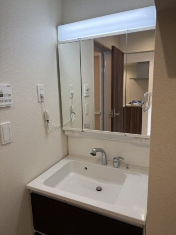 独立洗面台(同メーカーの同間取りの別物件の写真となります。現況優先となり)