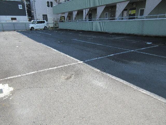 物件外観写真2　(駐車場)