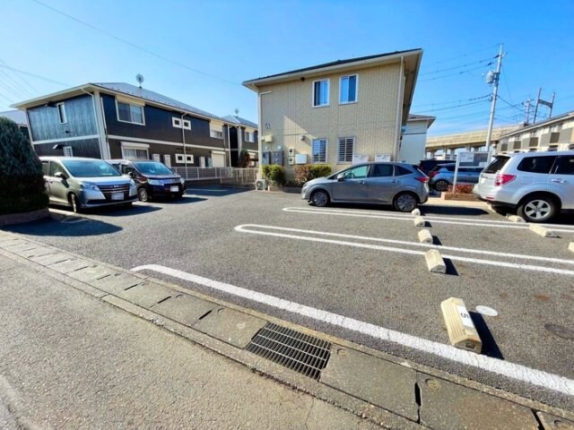 物件外観写真2　(駐車場)