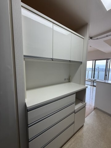 物件内観写真4　(食器棚)