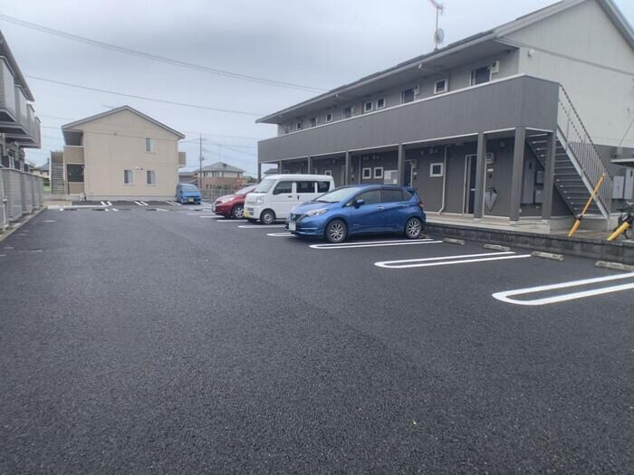 物件外観写真2　(駐車場)