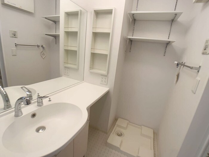 物件内観写真7　(洗面・脱衣所)