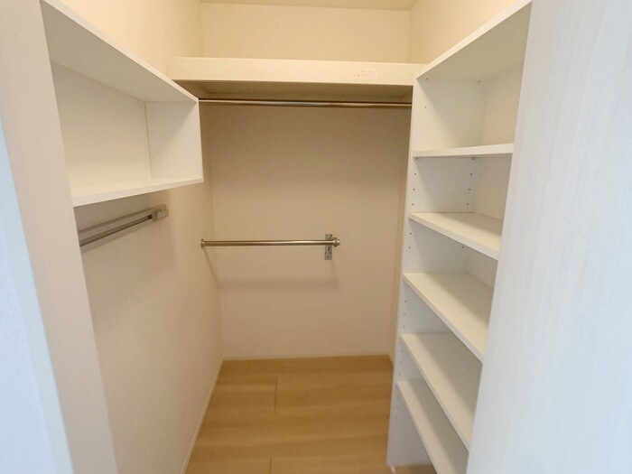 物件内観写真9　(ウォークインクローゼット)