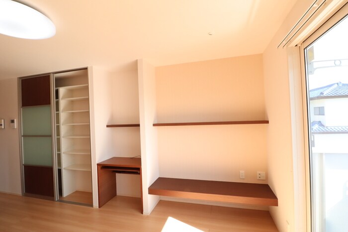 物件内観写真3　(リビング)