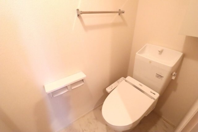 物件内観写真8　(温水洗浄暖房便座付きトイレ)