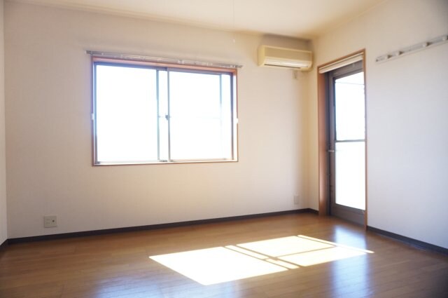 物件内観写真3　(別室（左右反転タイプ）の写真となります。)