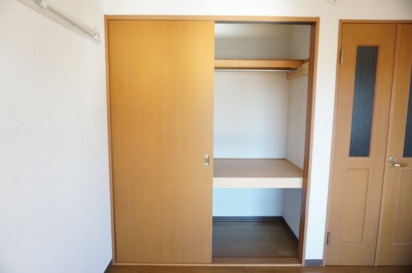 収納(別室（左右反転タイプ）の写真となります。)