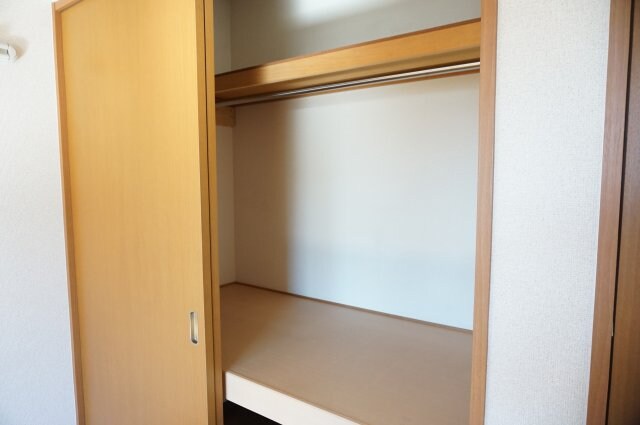 物件内観写真5　(別室（左右反転タイプ）の写真となります。)