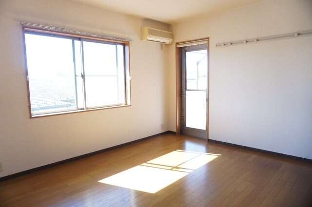 物件内観写真8　(別室（左右反転タイプ）の写真となります。)