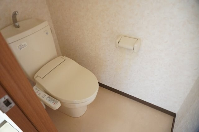 物件内観写真11　(別室（左右反転タイプ）の写真となります。)