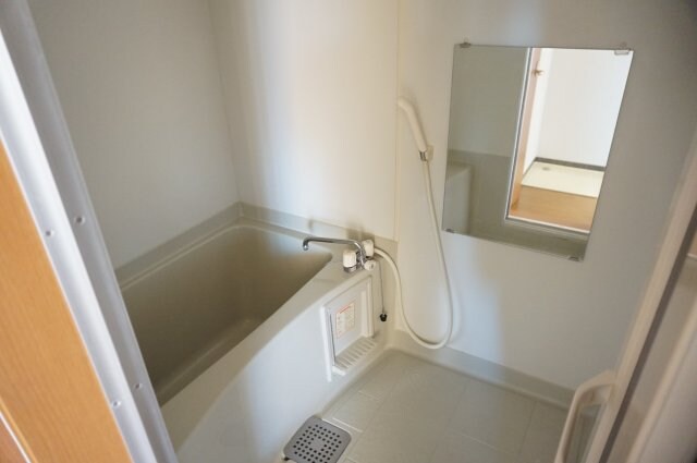 物件内観写真12　(別室（左右反転タイプ）の写真となります。)