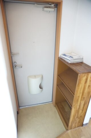 物件内観写真13　(別室（左右反転タイプ）の写真となります。)