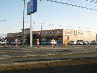 物件外観写真7　(ファミリーBOOK間々田店まで1,123ｍ)