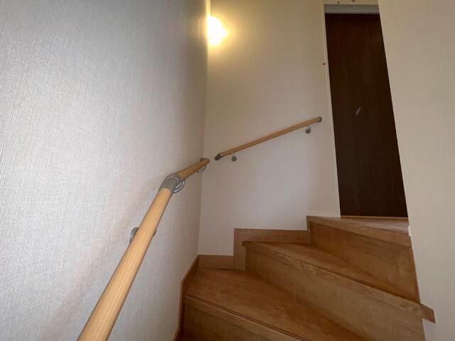 物件内観写真25　(階段)