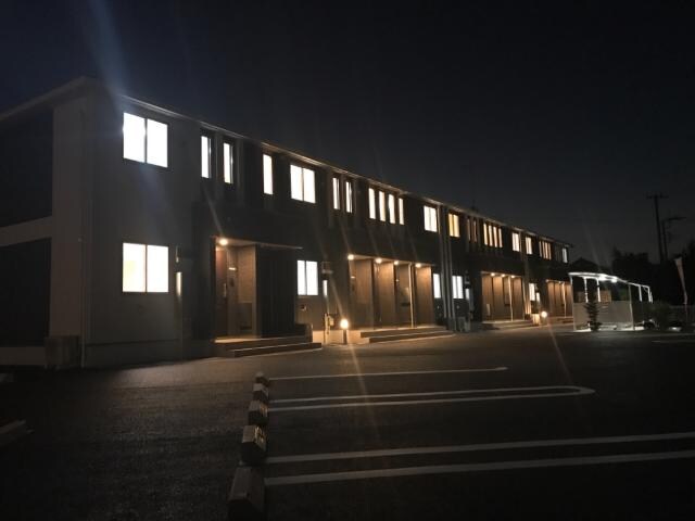 物件外観写真2　(外観写真（夜）)