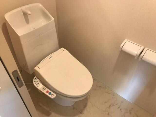 物件内観写真17　(シャワー付トイレ)