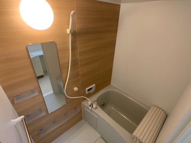 物件内観写真6　(追い焚き機能付きのお風呂)