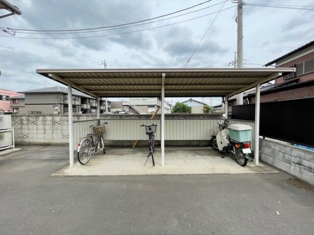 物件内観写真3　(駐輪場)