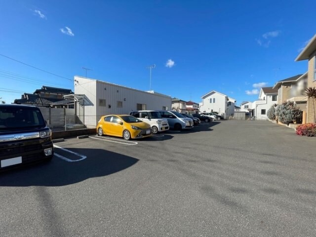 物件外観写真2　(駐車場)