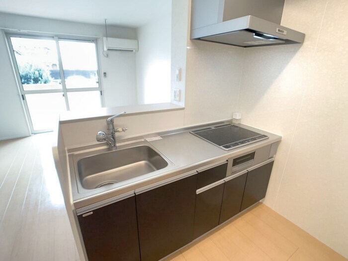 物件内観写真4　(IHつきシステムキッチン)