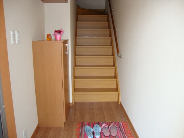 物件内観写真2　(玄関)
