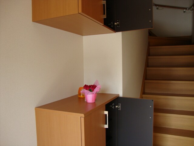 物件内観写真10　(玄関収納)