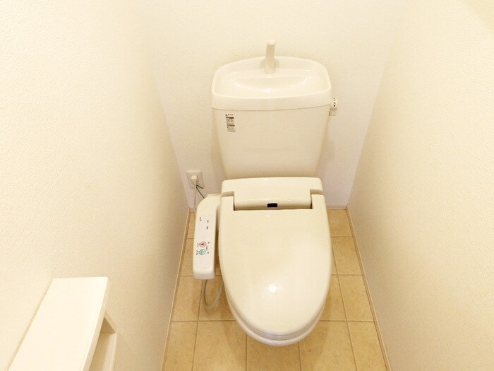 物件内観写真10　(温水洗浄暖房便座つきトイレ)