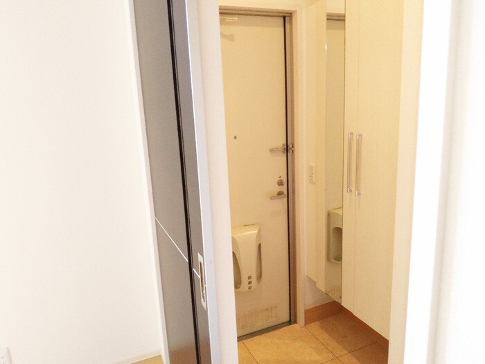 物件内観写真12　(玄関)